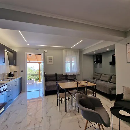 Dennis Seaview Apartment *